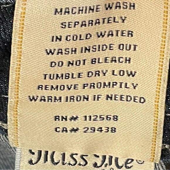 Miss Me Signature Capri Low Waist Jeans Blue Factory Wash and Whiskering Size 26 - Picture 8 of 16
